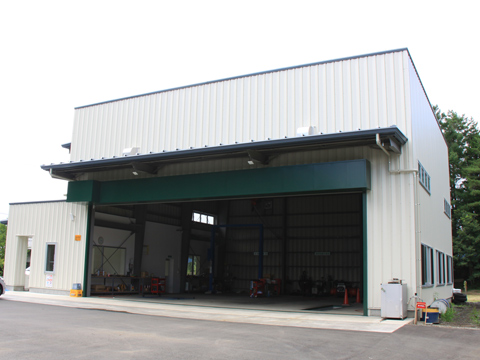 運輸部自動車整備工場が竣工
