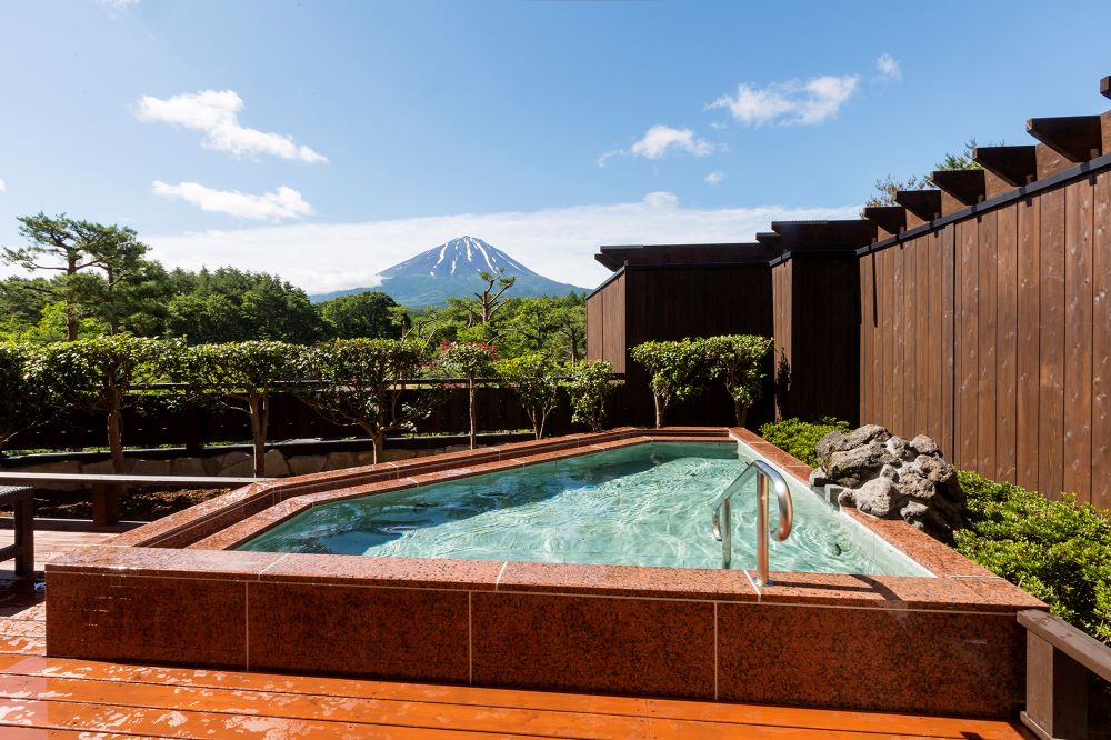 毎月26日はお風呂の日！7月の変わり湯は「バラの湯」！【富士眺望の湯 